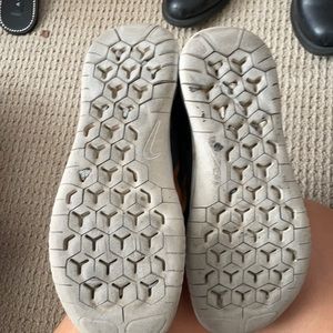 nike frees lightly used :)